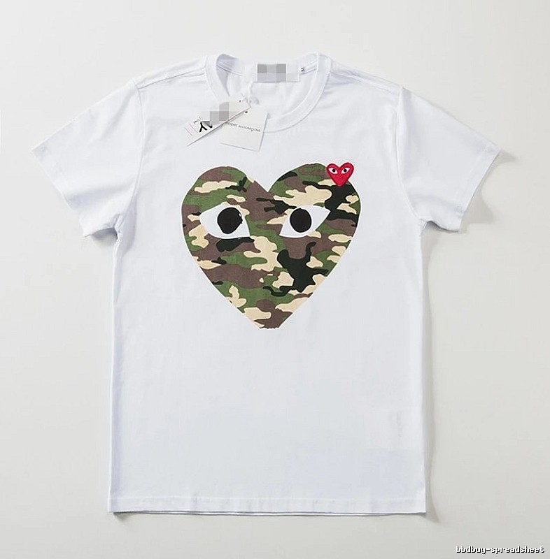Comme des Garcons PLAY 2021-17 Green Style 2117 Heart Logo T-Shirt City Outfit