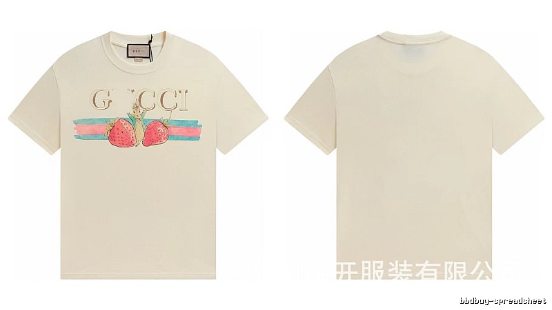 Gucci Vintage Off-white T-shirt with Strawberry Rabbit Print