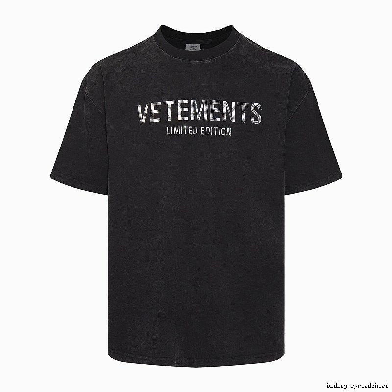 Logo Detail Statement graphic T-shirt Black Colorful Lucky with Relaxed Feel