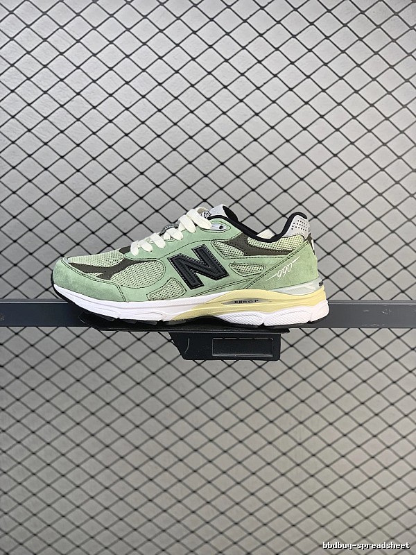 New Balance Retro Runners, Mixed Panel Finish in Green