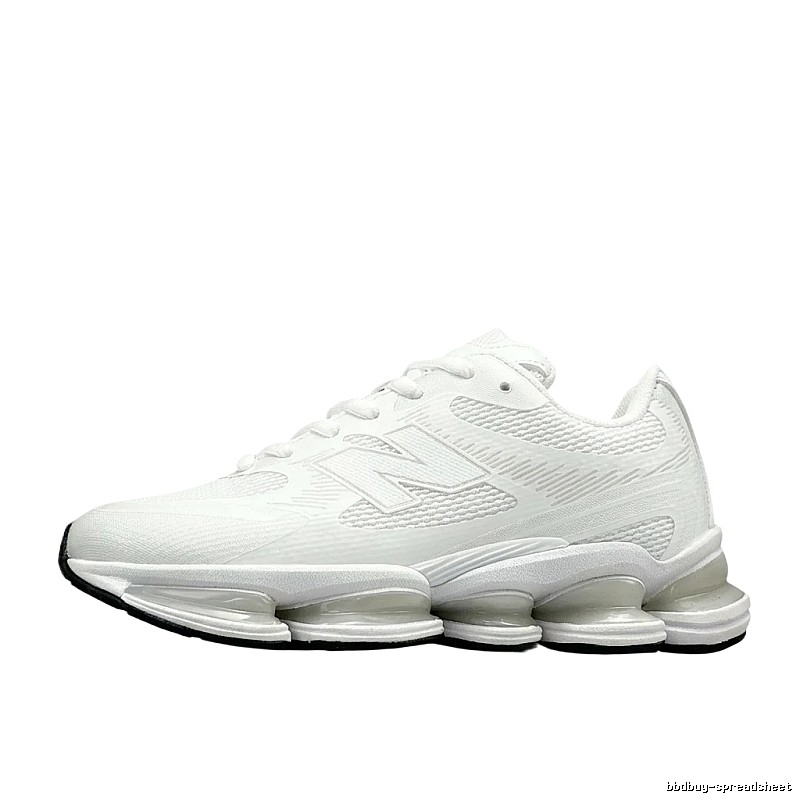 New Balance retro - style white shoes