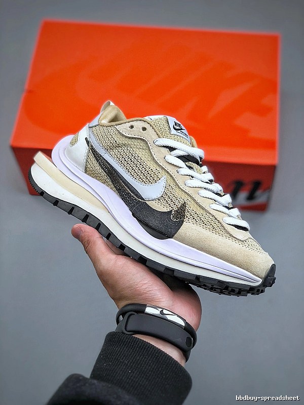Nike Low-Top Sneakers with Textured Side Detail in Beige and Red